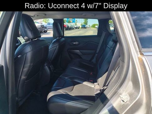 Used 2019 Jeep Cherokee Latitude Plus w/ Cold Weather Group AWD/4WD image 12