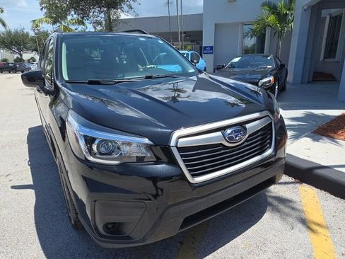Used 2019 Subaru Forester Premium AWD/4WD image 3