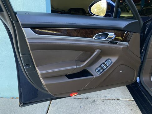 Used 2016 Porsche Panamera 4S w/ Premium Package Plus image 35
