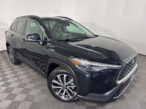 Used 2024 Toyota Corolla Cross XLE w/ Convenience Package AWD/4WD image 2
