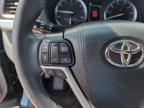 Used 2019 Toyota Highlander Limited AWD/4WD image 19