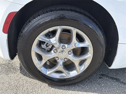 Used 2020 Chrysler Pacifica Limited image 16