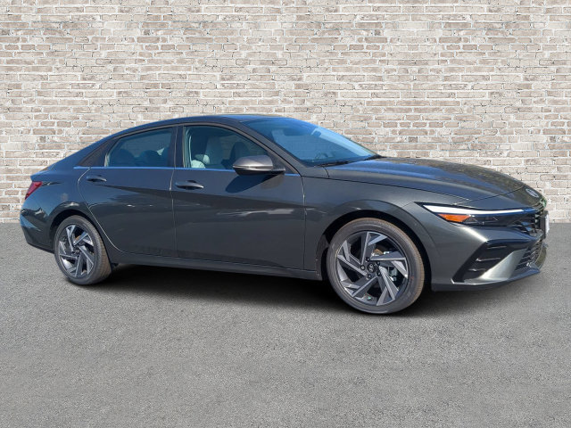 Used 2025 Hyundai Elantra Limited FWD image 1