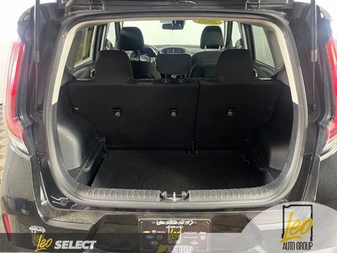 Used 2025 Kia Soul LX FWD image 11