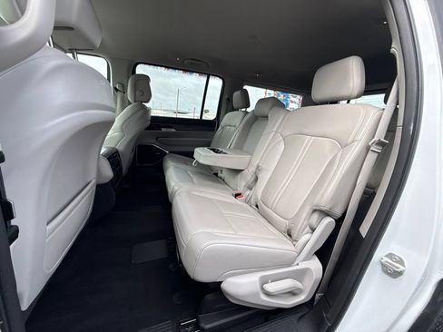 Used 2024 Jeep Wagoneer Series II w/ Flexible Seating Group RWD image 21