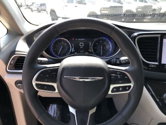 Certified 2024 Chrysler Pacifica Touring-L FWD image 19