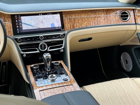 Used 2022 Bentley Flying Spur V8 image 29