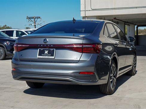 New 2026 Volkswagen Jetta SE image 8
