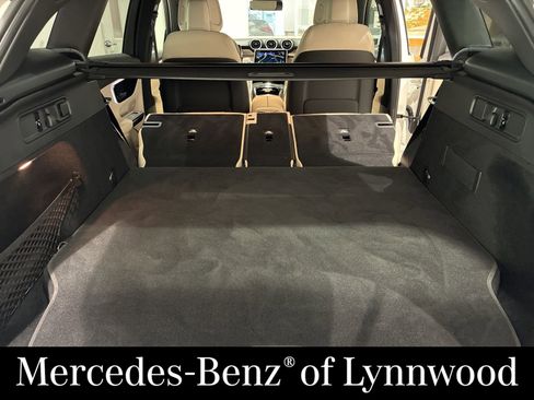 Used 2025 Mercedes-Benz GLC 350e 4MATIC image 26