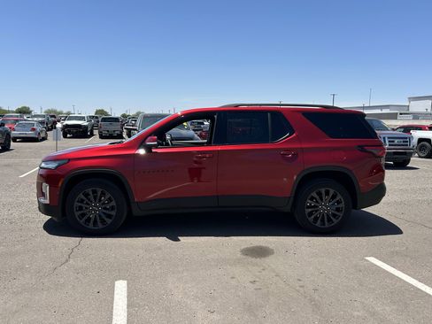 Used 2023 Chevrolet Traverse RS FWD image 2