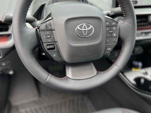 Used 2023 Toyota Prius Prime Premium FWD image 3