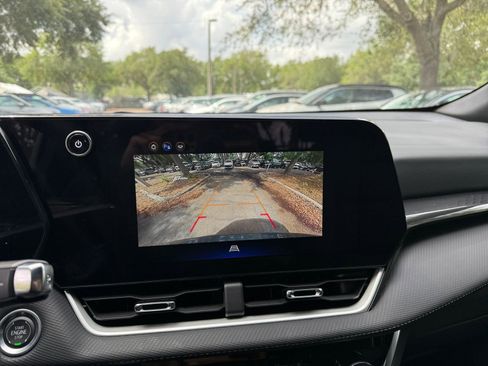 Used 2025 Chevrolet Equinox LT AWD/4WD image 17