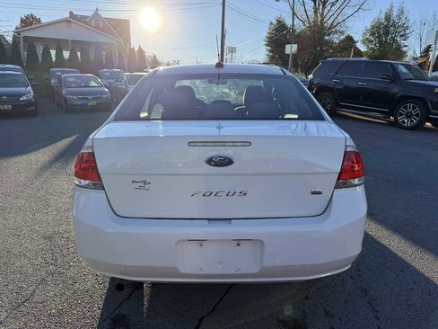Used 2011 Ford Focus SE image 6