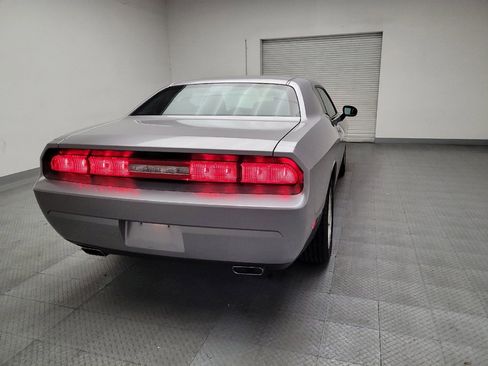 Used 2014 Dodge Challenger SXT image 7