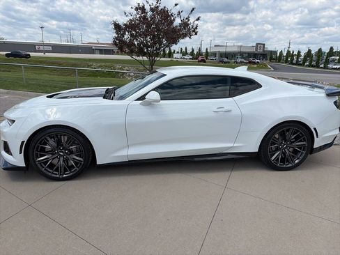 Used 2019 Chevrolet Camaro ZL1 RWD image 5