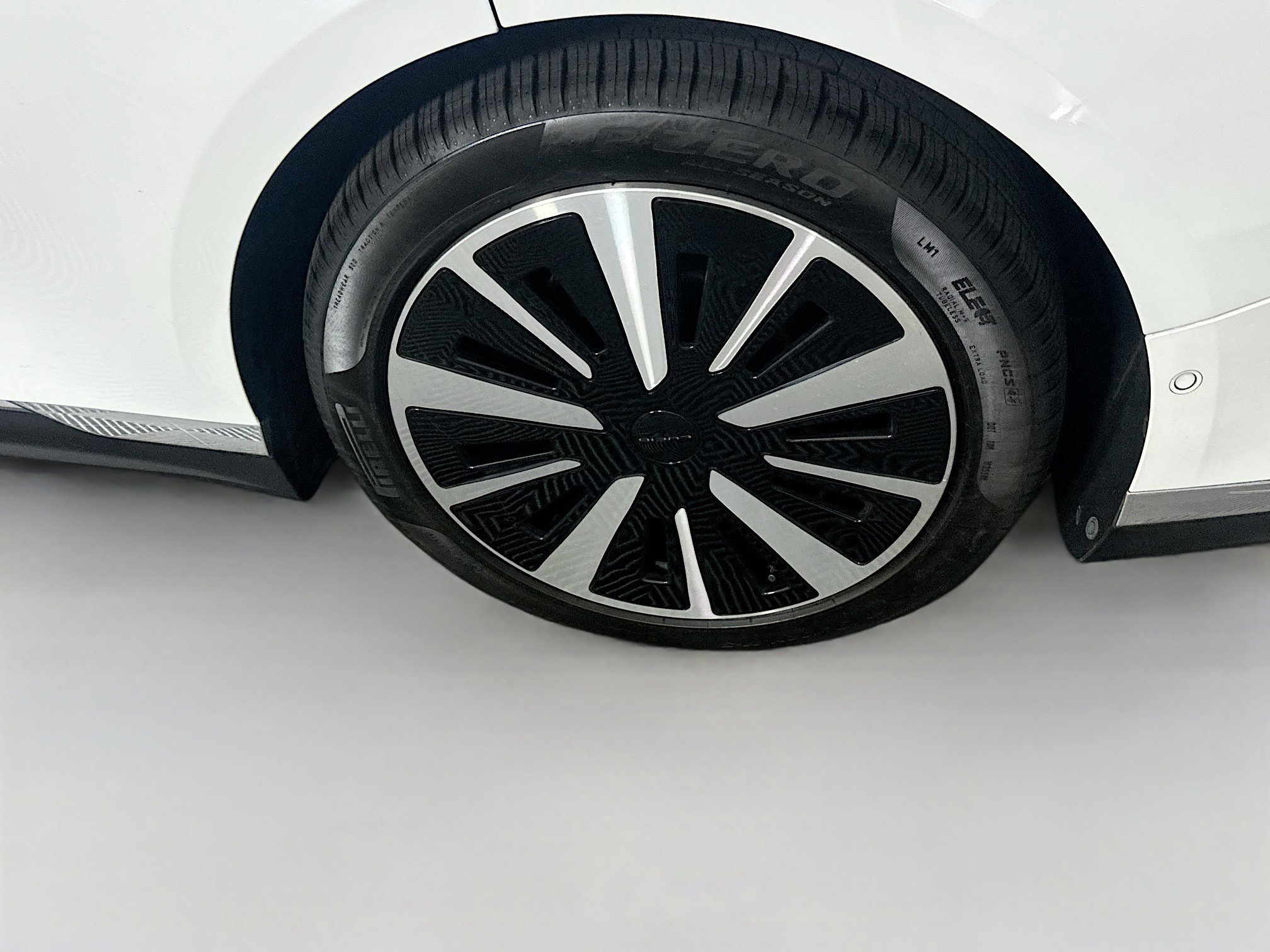 Used 2024 Lucid Air Touring AWD/4WD image 11