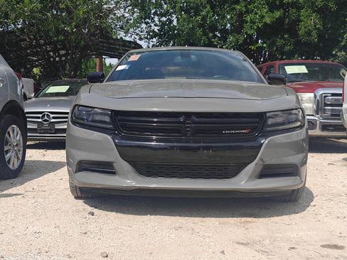 Used 2017 Dodge Charger SE w/ Blacktop Package RWD image 3
