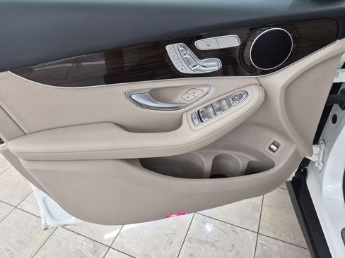 Used 2019 Mercedes-Benz GLC 300 4MATIC image 15