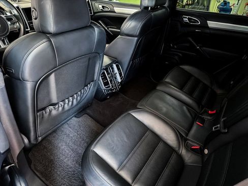 Used 2013 Porsche Cayenne Turbo w/ Premium Pkg Plus AWD/4WD image 20