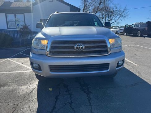 Used 2010 Toyota Sequoia SR5 image 2