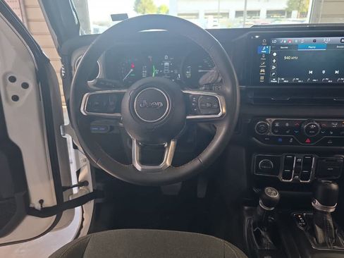Used 2024 Jeep Wrangler Unlimited Sahara AWD/4WD image 16