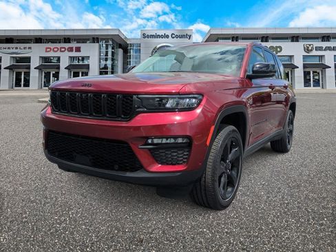 Certified 2023 Jeep Grand Cherokee Limited w/ Luxury Tech Group II AWD/4WD image 4