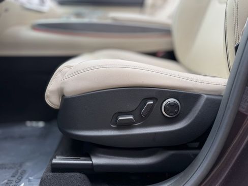 Used 2023 Genesis GV70 2.5T w/ Advanced Package image 27