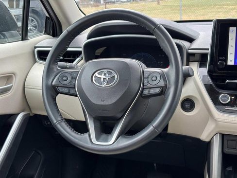 Used 2024 Toyota Corolla Cross XLE image 12