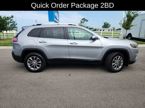 Used 2019 Jeep Cherokee Latitude Plus w/ Cold Weather Group AWD/4WD image 10
