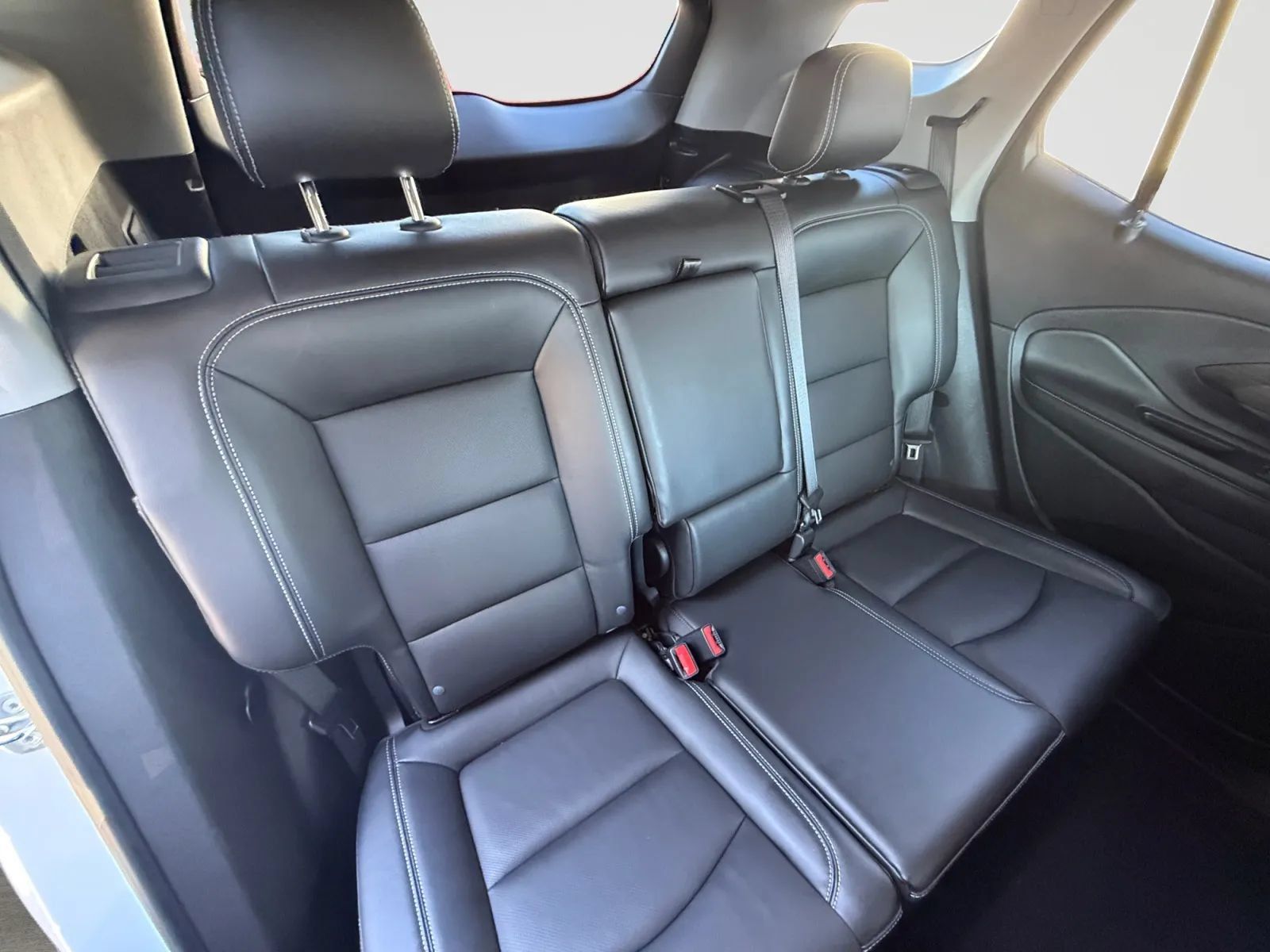 Used 2022 GMC Terrain SLT w/ LPO, Floor Liner Package AWD/4WD image 18