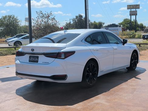 Used 2022 Lexus ES 300h F Sport w/ Accessory Package 2 FWD image 2