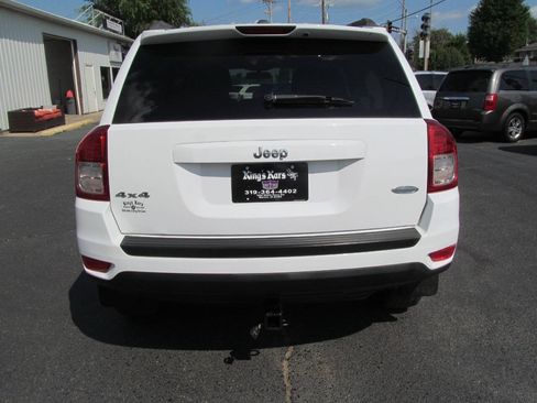 Used 2012 Jeep Compass Latitude w/ Sun/Sound Group AWD/4WD image 4