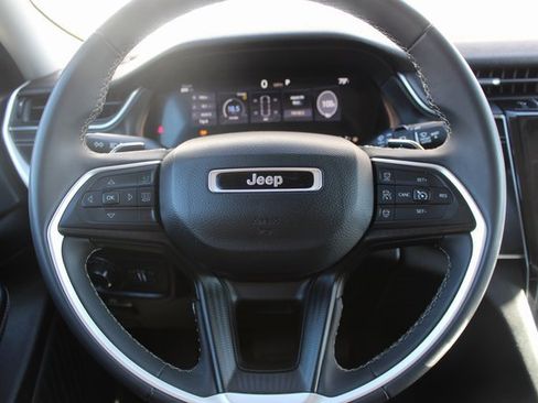 Used 2023 Jeep Grand Cherokee L Laredo image 11