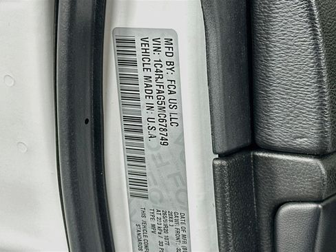 Used 2021 Jeep Grand Cherokee Laredo X AWD/4WD image 12