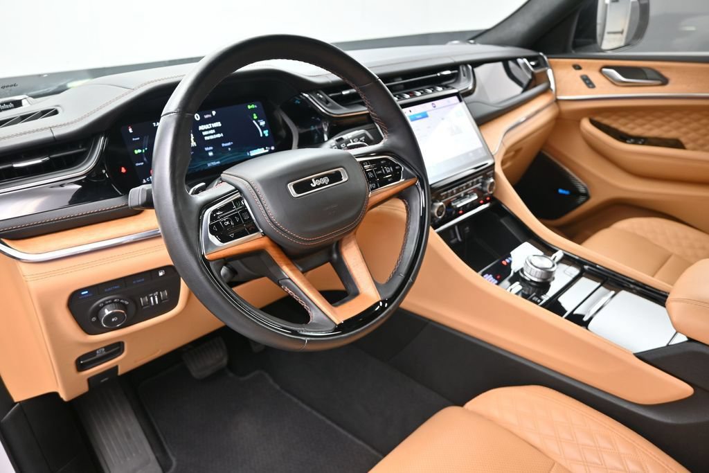 Used 2023 Jeep Grand Cherokee Summit AWD/4WD image 22