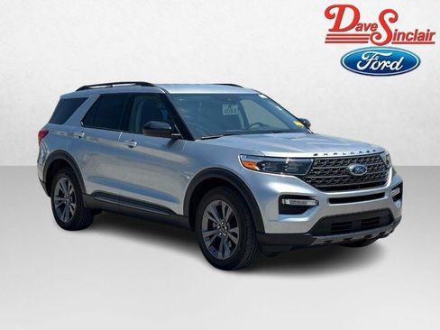 Used 2024 Ford Explorer XLT w/ Equipment Group 202A AWD/4WD image 4