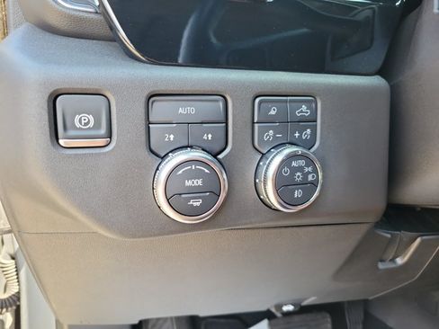 Used 2025 GMC Sierra 1500 SLT AWD/4WD image 18