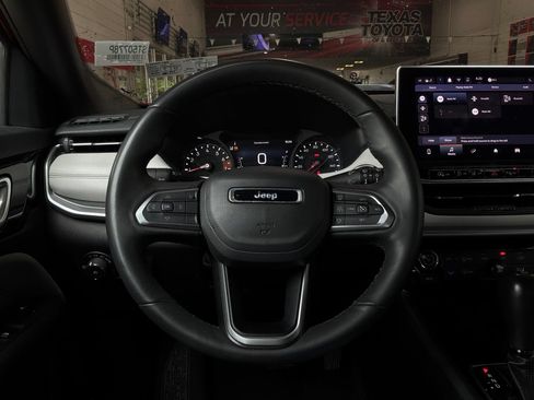 Used 2025 Jeep Compass Limited AWD/4WD image 35