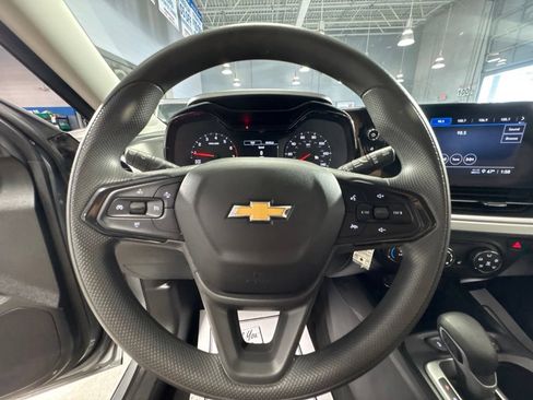 Used 2026 Chevrolet Trax LS w/ LS Convenience Package FWD image 21