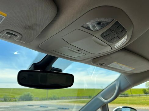 Used 2023 Chrysler Pacifica Touring-L FWD image 38