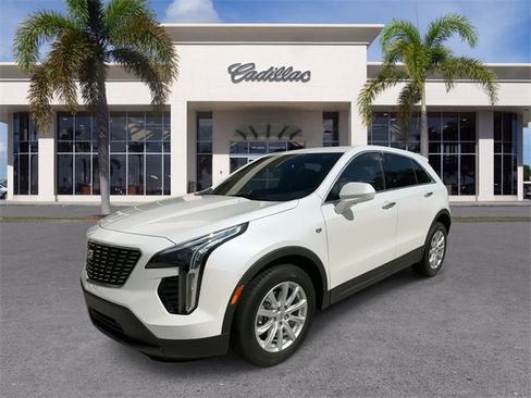 Certified 2023 Cadillac XT4 Luxury w/ Cold Weather Package image 6
