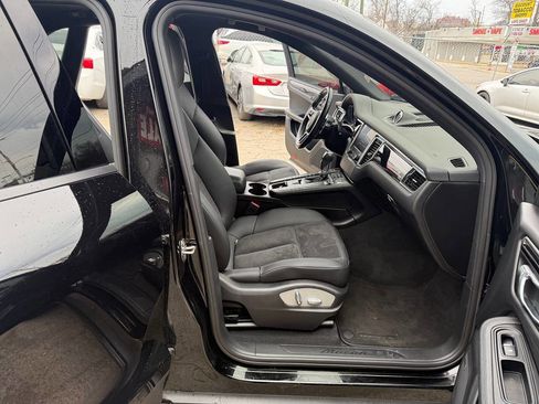 Used 2017 Porsche Macan image 16