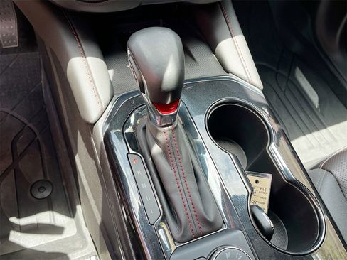 Used 2024 Chevrolet Blazer RS w/ Enhanced Convenience Package image 17