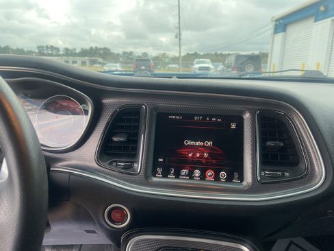 Used 2016 Dodge Challenger SRT Hellcat image 10