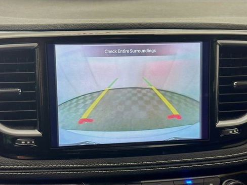 Used 2025 Chrysler Pacifica Limited image 14