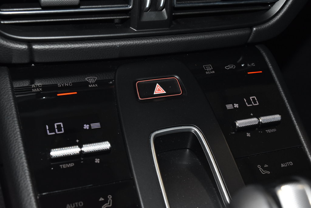 Certified 2026 Porsche Macan AWD/4WD image 15