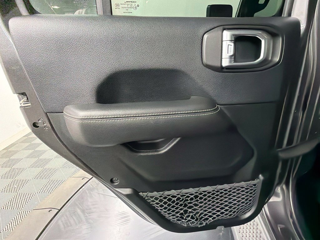 Used 2019 Jeep Wrangler Unlimited Sahara AWD/4WD image 34
