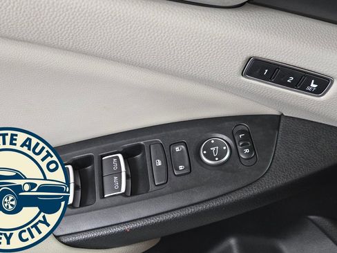 Used 2018 Honda Accord Touring image 30