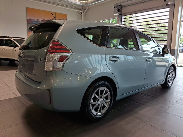 Used 2017 Toyota Prius V Two w/ Carpet Mat Package FWD image 6