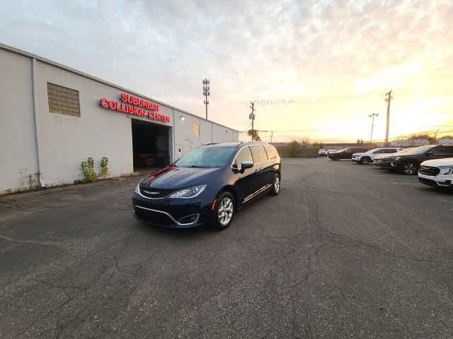 Used 2020 Chrysler Pacifica Limited FWD image 3